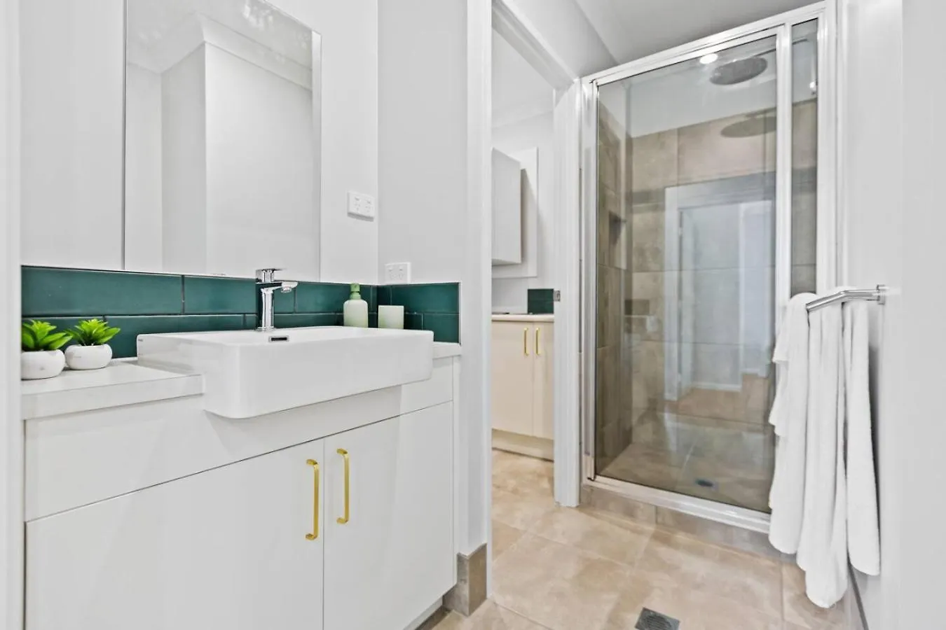 Comfortable 3-Bedroom Home Near City Cairns Holiday home