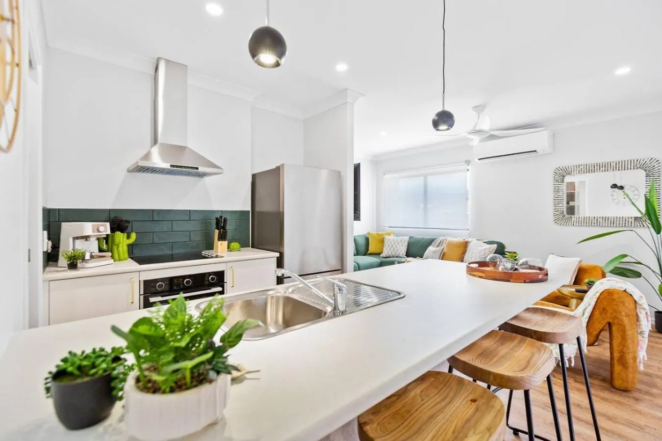 Comfortable 3-Bedroom Home Near City Cairns Holiday home