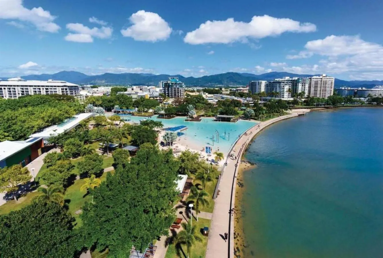 Comfortable 3-Bedroom Home Near City Cairns